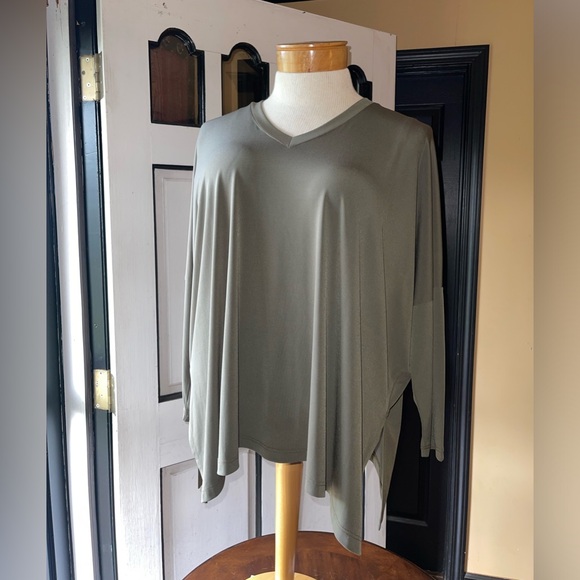 PLANET olive green light top. Size : one size fits all. Perfect condition top - Picture 3 of 11